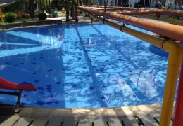 Cara menjernihkan air kolam renang